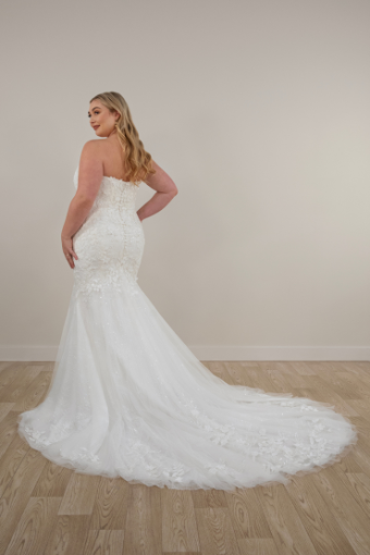 Stella York 7924 #14 (IVIV-PL) Ivory Lace & Tulle over Ivory Gown w Porcelain Tulle Plunge thumbnail