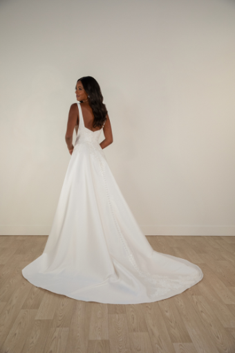 Stella York 7897 #11 (IV-PL) Ivory Gown w Porcelain Tulle Plunge thumbnail