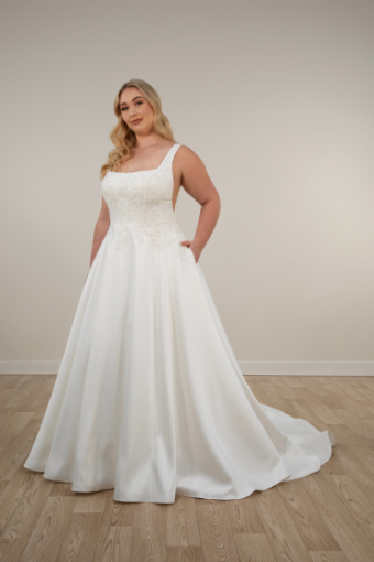 Stella York 7897 #13 (IV-PL) Ivory Gown w Porcelain Tulle Plunge thumbnail